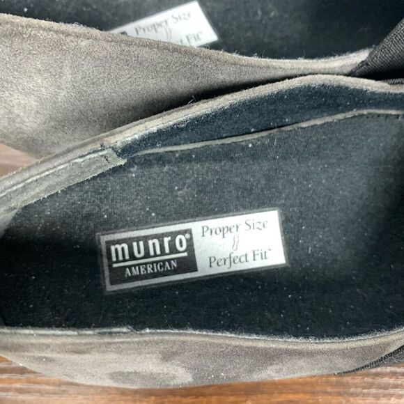 Munro American Suede Low Wedge Shoe Size 8 Narrow - Picture 7 of 11